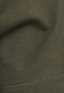 Pier One 5 PACK - Basic T-shirt - Black/white/light Grey 19 Pier One 5 PACK - Basic T-shirt - Black/white/light Grey -Pier One Shop 02221329db7d47b3a7b6668c5e8ade29