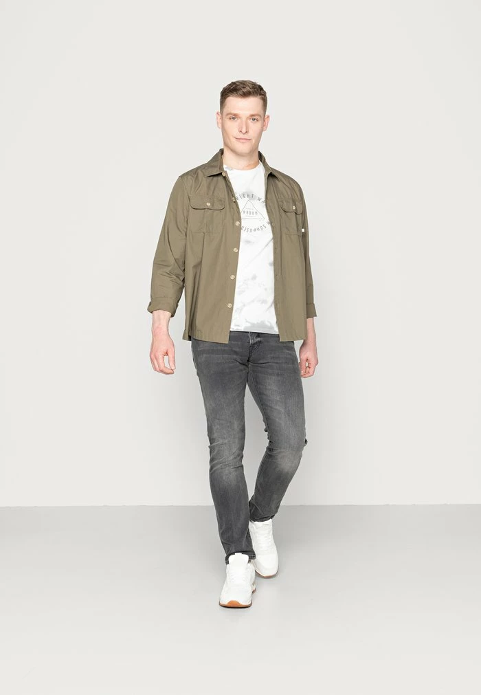 Pier One Print T-shirt - Grey 2 Pier One Print T-shirt - Grey - Image 2