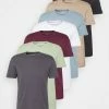 Pier One 7 PACK - Basic T-shirt - Black/green/bordeaux