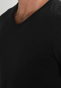 Pier One 2 PACK - Basic T-shirt - Black -Pier One Shop 144a18a099e5428c92602fed22a8b338