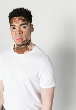 Pier One 10 PACK - Basic T-shirt - White/black -Pier One Shop 20c7d5f73fe449b7b6c0eb7a99388079