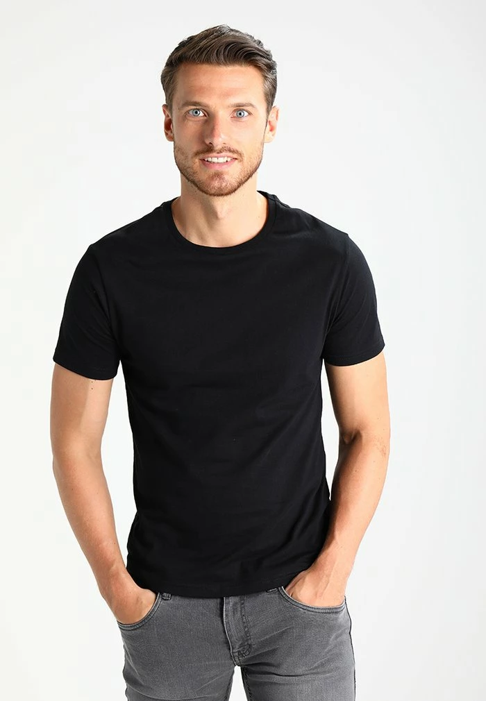 Pier One Basic T-shirt - Black 1 Pier One Basic T-shirt - Black