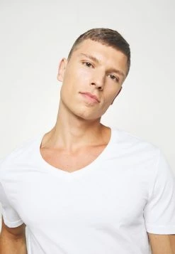 Pier One 2 PACK - Basic T-shirt - White -Pier One Shop 2464778c5d314b51b098f8e722d959b0