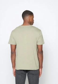 Pier One MOON SCENE GRAPHIC T-SHIRT - Print T-shirt - Olive -Pier One Shop 36dcc28cb96f431a920960da342fa0ce