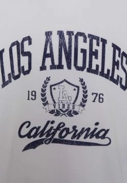 Pier One COLLEGE CREW NECK - Sweatshirt - White -Pier One Shop 38842ea29bc94aeaa851a1c47338c05c