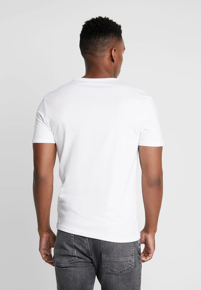 Pier One 3 PACK - Basic T-shirt - White 4 Pier One 3 PACK - Basic T-shirt - White - Image 4
