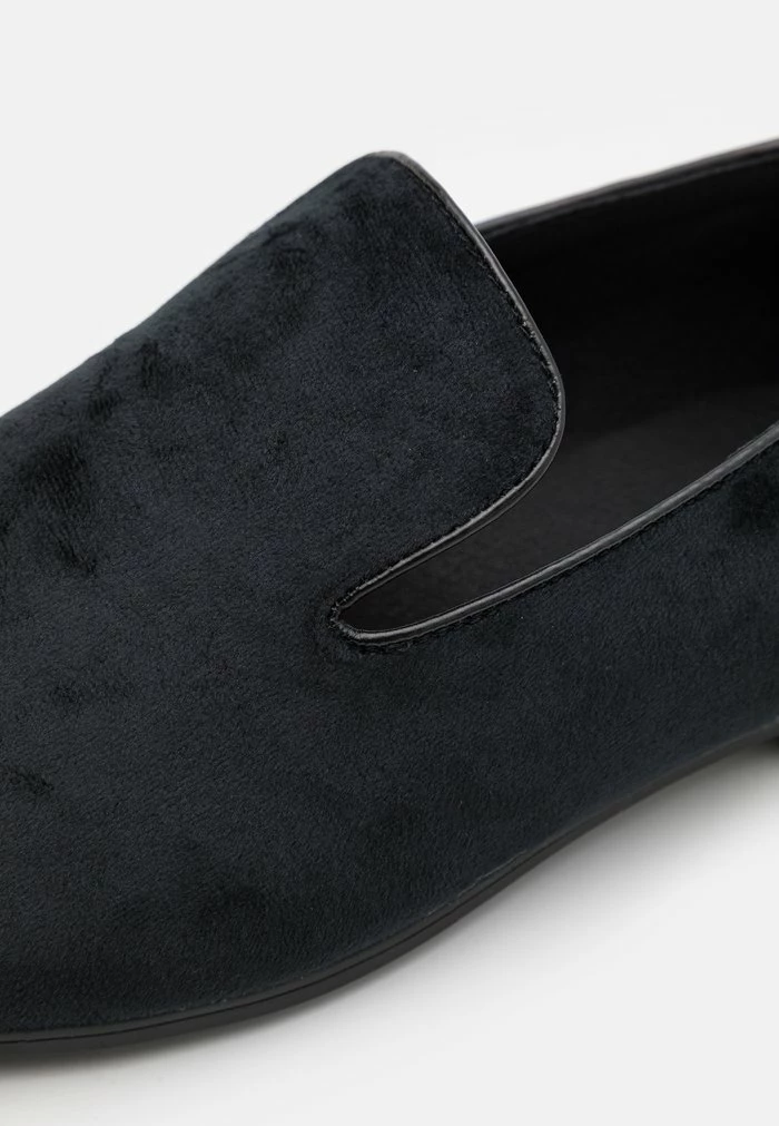 Pier One Slip-ons - Black 6 Pier One Slip-ons - Black - Image 6