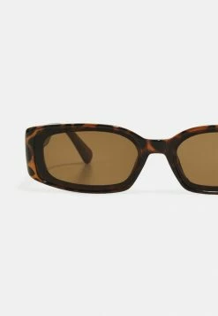 Pier One Sunglasses - Brown 5 Pier One Sunglasses - Brown -Pier One Shop 3ec6e4eb30b148838ae4d235083bf567