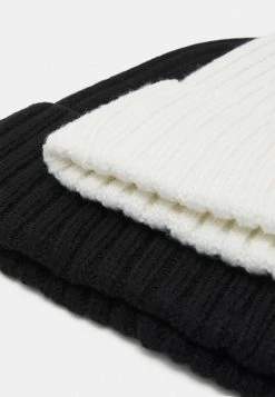 Pier One 2 PACK UNISEX - Beanie - Black/off-white -Pier One Shop 4891e5b6cdb14b3e9377a38738ae7f67