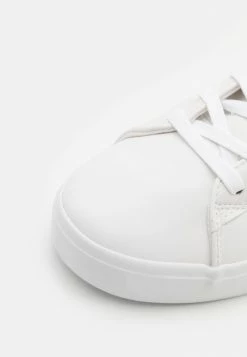 Pier One UNISEX - High-top Trainers - White -Pier One Shop 49e51f71fb3c48bcbd63369bd13f9015