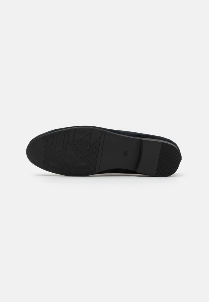 Pier One Slip-ons - Black 5 Pier One Slip-ons - Black - Image 5