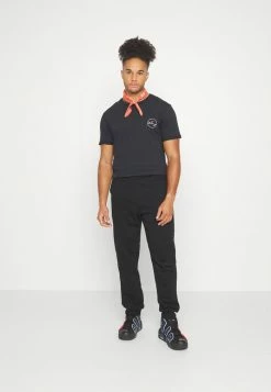 Pier One Print T-shirt - Black 16 Pier One Print T-shirt - Black -Pier One Shop 60750615dff74ec3bcd929c14f66c38d