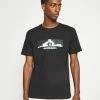 Pier One MATRIX TEE - Print T-shirt - Black