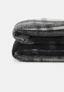 Pier One UNISEX - Scarf - Black/white -Pier One Shop 6b6cf4cb6a3f49f68c20db82c430599d