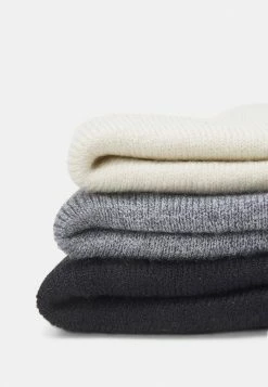 Pier One 3 PACK UNISEX - Beanie - Black/grey/white -Pier One Shop 76af5e2c0ca2467097e33a917fc80aab
