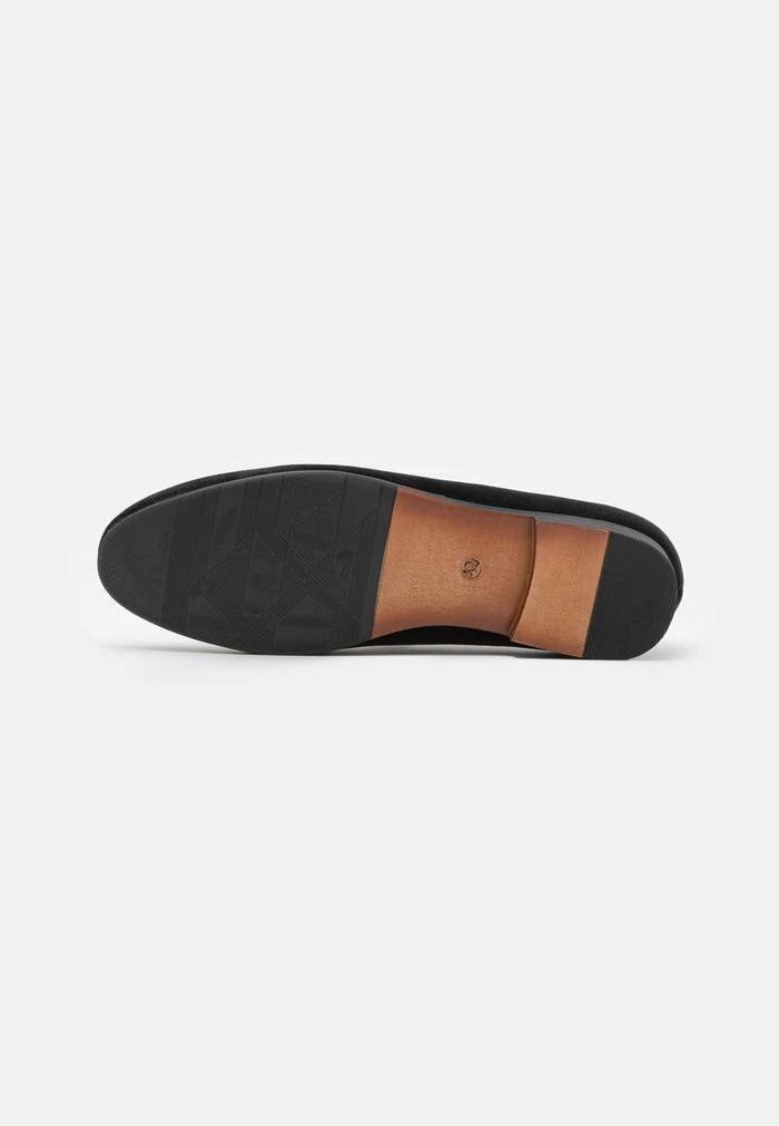 Pier One Slip-ons - Black 5 Pier One Slip-ons - Black - Image 5