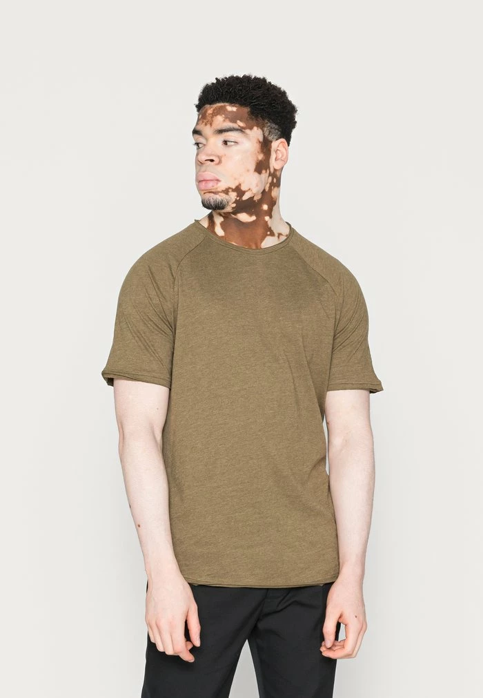 Pier One Basic T-shirt - Olive 1 Pier One Basic T-shirt - Olive