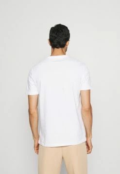 Pier One 5 PACK - Basic T-shirt - White/black/bordeaux -Pier One Shop 9f1e9f18a0014b9c9223e071e1cbbb85