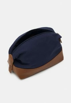 Pier One UNISEX - Wash Bag - Cognac -Pier One Shop a6e603f3156c4c9fa69204f514b81450