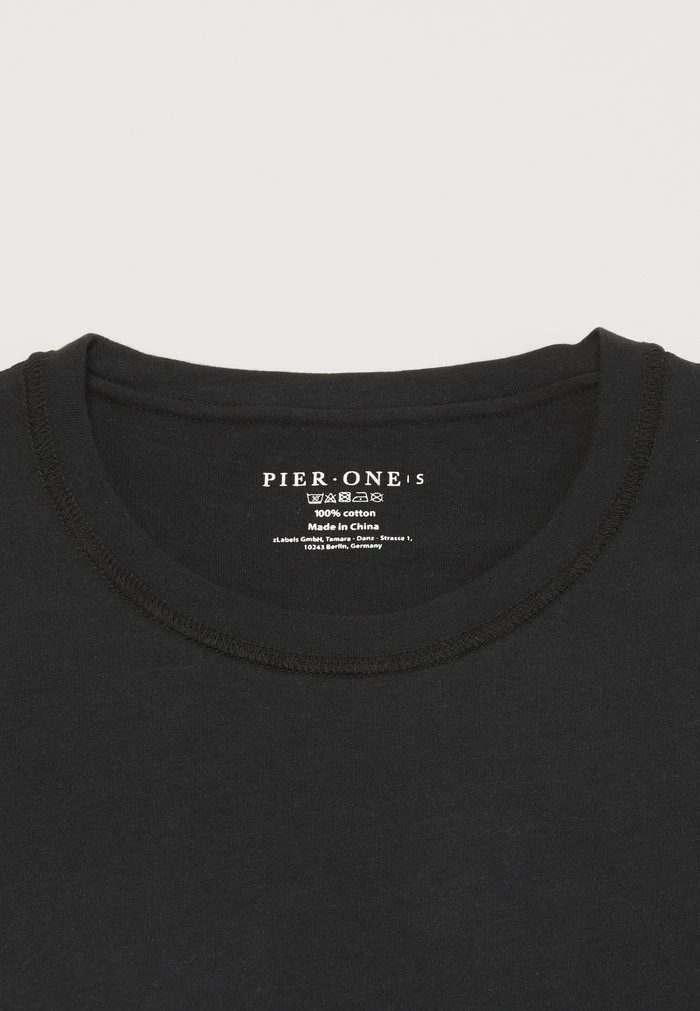 Pier One Print T-shirt - Black 12 Pier One Print T-shirt - Black - Image 12