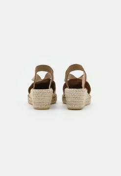 Pier One LEATHER - Platform Sandals - Brown 9 Pier One LEATHER - Platform Sandals - Brown -Pier One Shop b53f2b252ce142699f425a1365f1fd8c