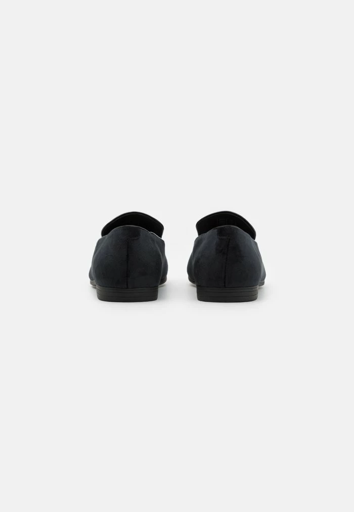 Pier One Slip-ons - Black 3 Pier One Slip-ons - Black - Image 3
