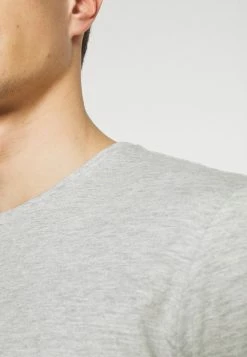 Pier One 3 PACK - Basic T-shirt - Black/grey/bordeaux -Pier One Shop cf2bf76acaa04ce7a9f485db3954ff6b