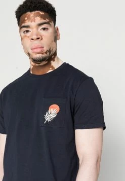 Pier One SUN LEAF STRAIGHT - Print T-shirt - Dark Blue 9 Pier One SUN LEAF STRAIGHT - Print T-shirt - Dark Blue -Pier One Shop e11e653af5b34d26b9f32fda768ce240