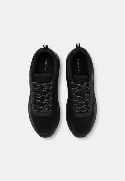 Pier One Trainers - Black -Pier One Shop e1ac7f4fe2cd47cc89e70b151deb893a