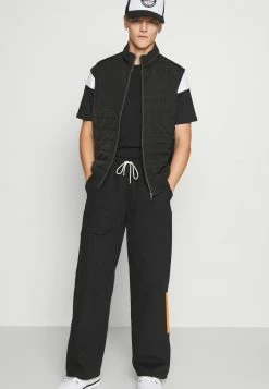 Pier One SLEEVE BLOCK NEW - Print T-shirt - Black/white -Pier One Shop e8eb635624d14dde907e4fc0f64f0526