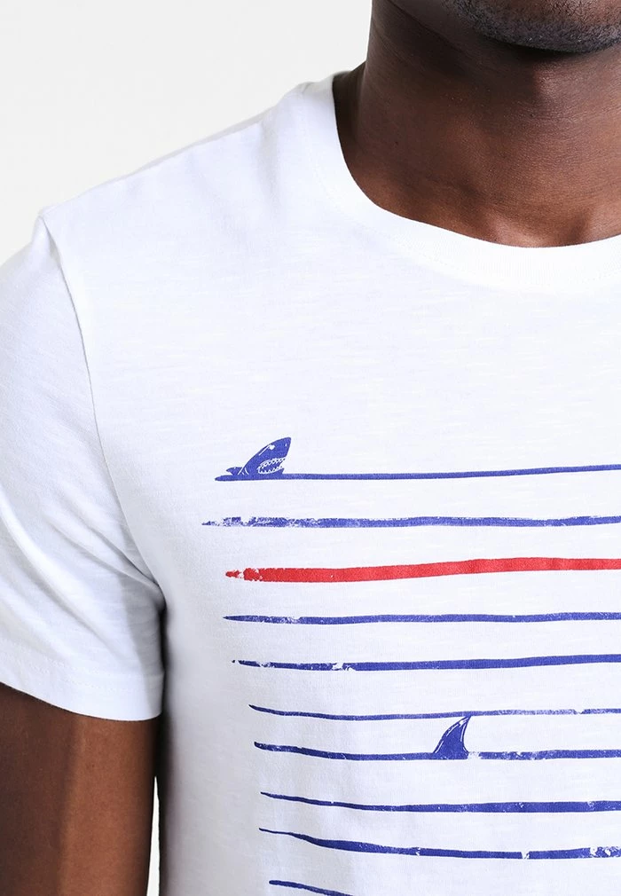 Pier One Print T-shirt - White 4 Pier One Print T-shirt - White - Image 4