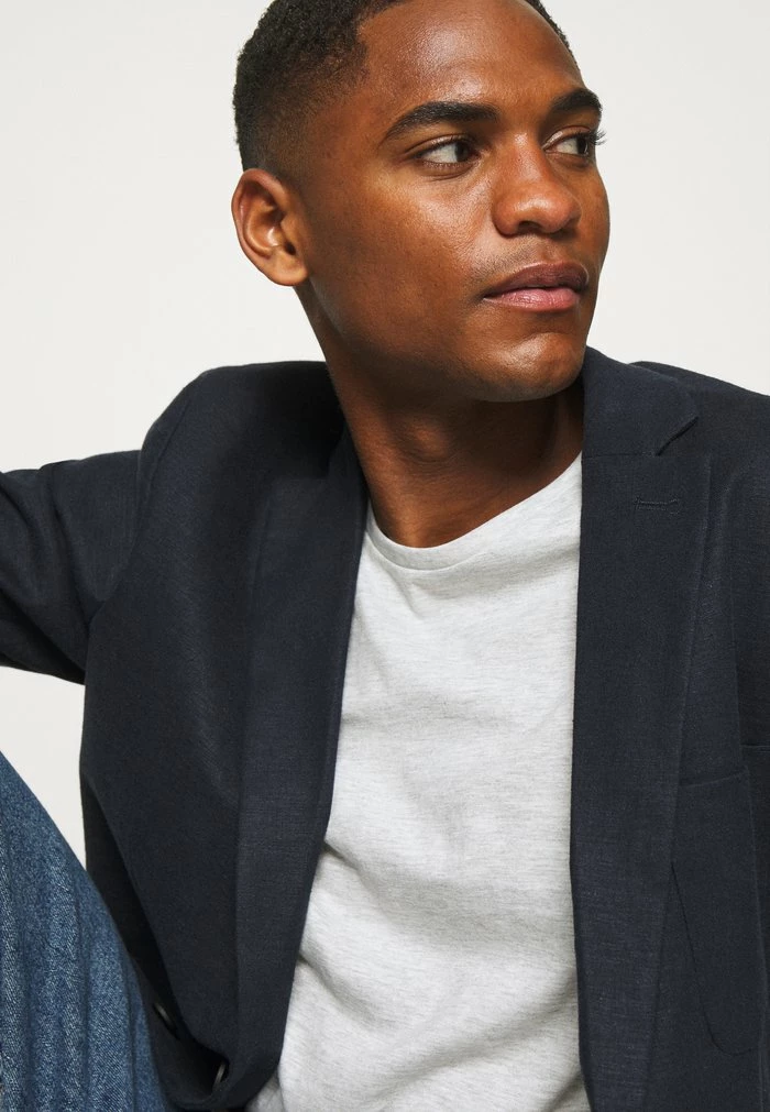 Pier One 5 PACK - Basic T-shirt - Black/white/light Grey 6 Pier One 5 PACK - Basic T-shirt - Black/white/light Grey - Image 6