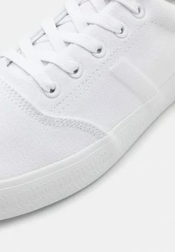 Pier One UNISEX - Trainers - White 11 Pier One UNISEX - Trainers - White -Pier One Shop f6df359590634876b1f3cf17919d50a5